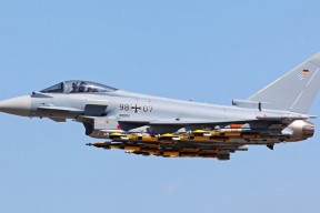 kaiyun体育app-中国足球运动员海外发展观察:机遇与挑战,中国足球队员在国外效力